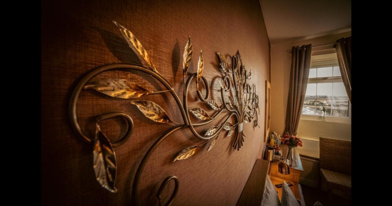 Ensuite Bed And Breakfast Rooms At The Ring Pub Gwredog Exterior photo